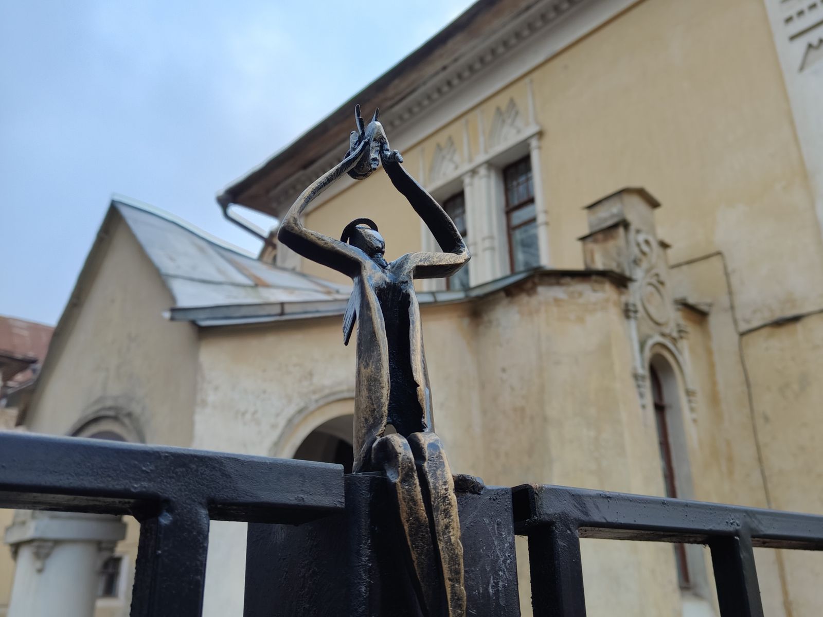 Ангел с малышом