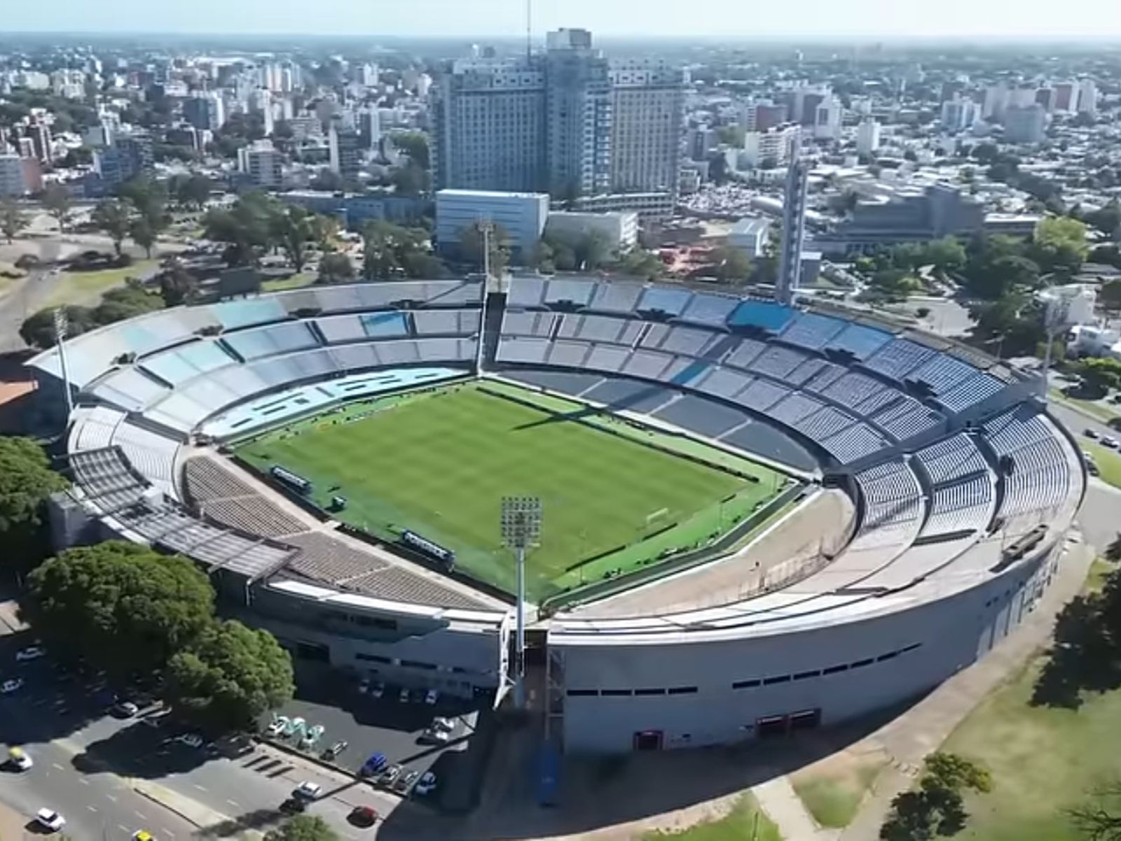 Главный футбольный стадион "Сентенарио" 