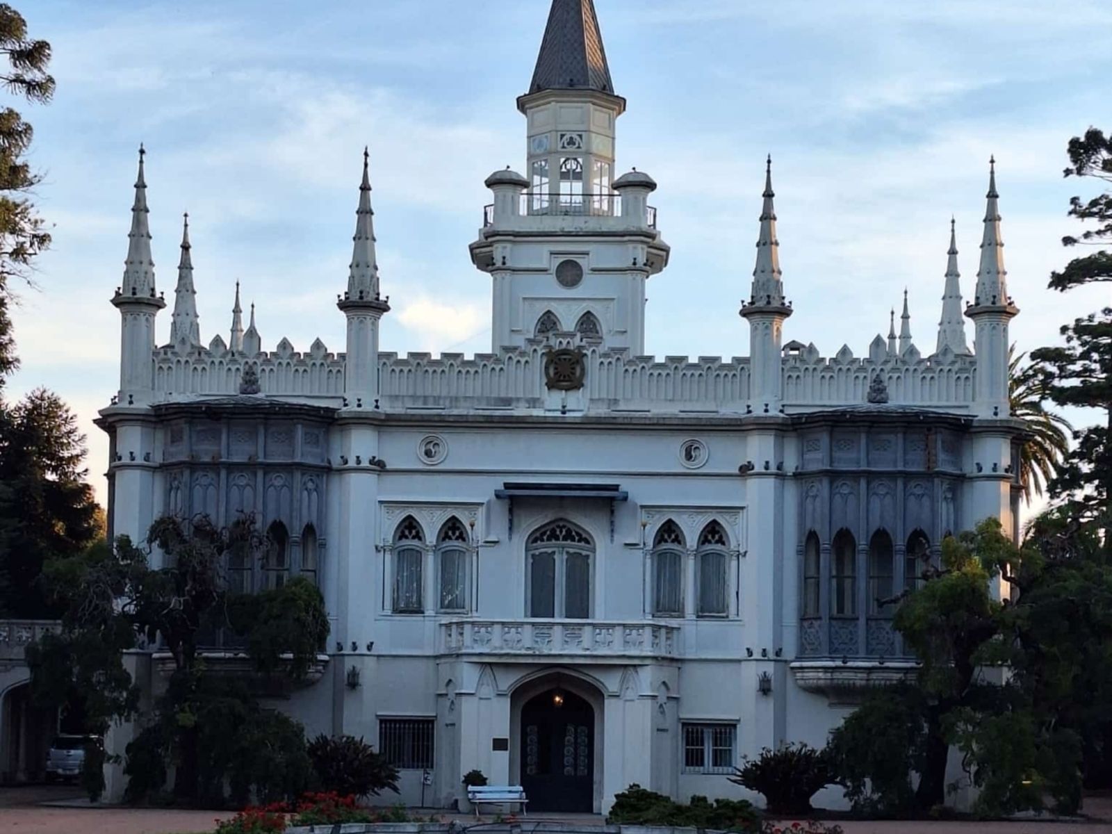 Изысканные старинные особняки и огромный парк в живописном районе Прадо 