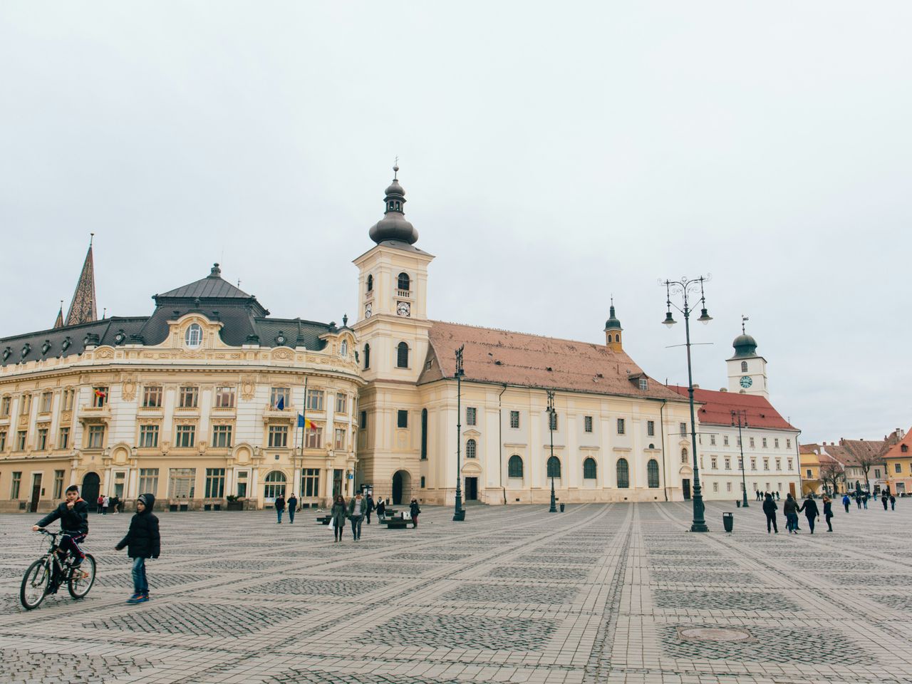 Индивидуальная обзорная экскурсия по историческому центру Сибиу - индивидуальная экскурсия в Сибиу пешком длительностью 1.5 часа с количеством участников до 7 человек цена экскурсии 200€