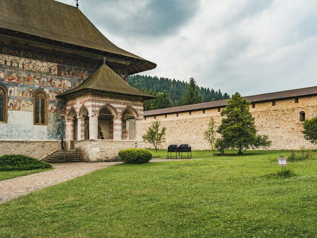 Тематическая экскурсия из Сучавы в Буковинские монастыри