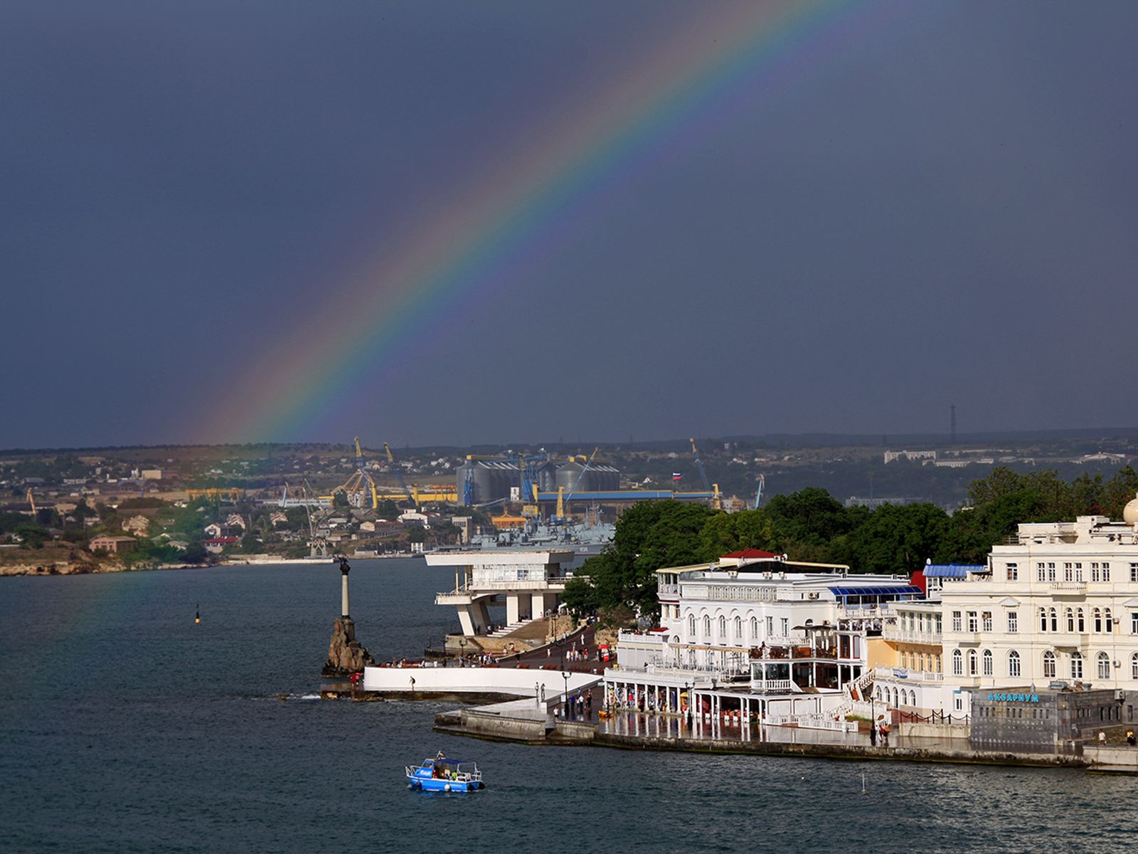 Радуга над Севастополем. Вид на Северную сторону