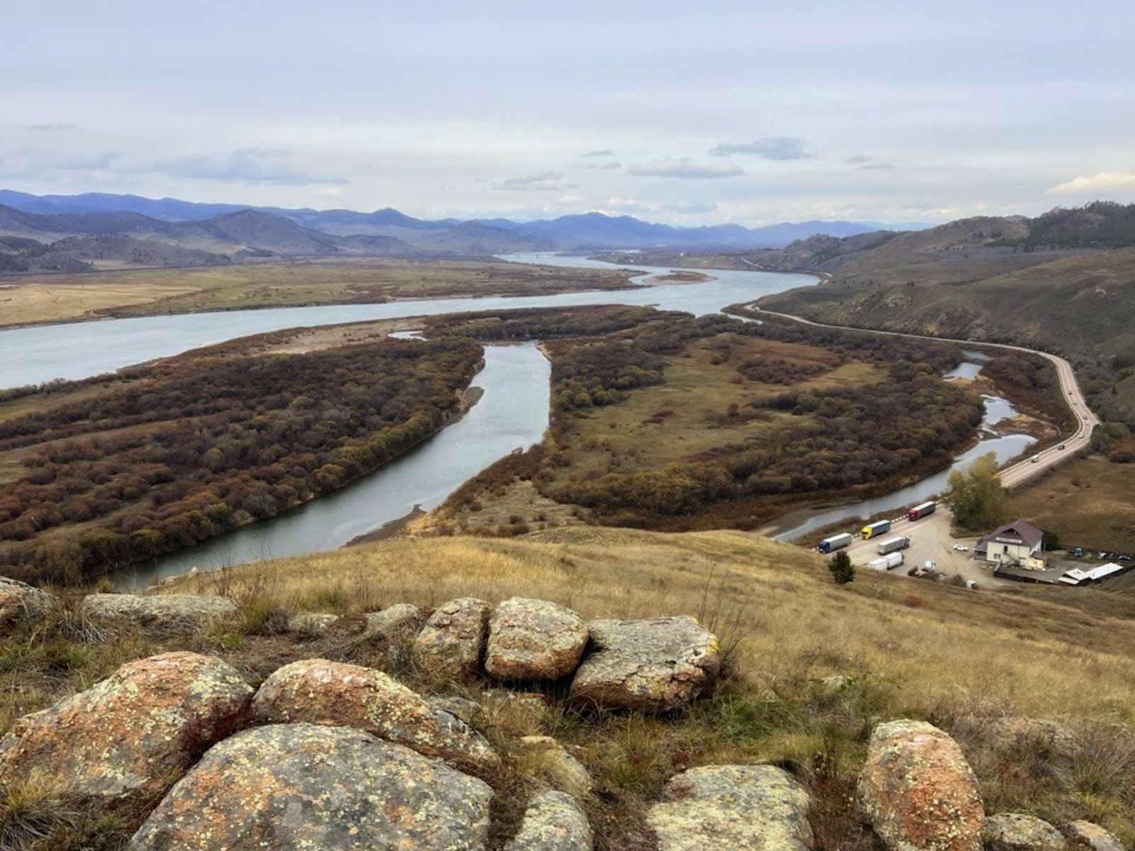 Вид Бухэ-Батора и реки Селенги