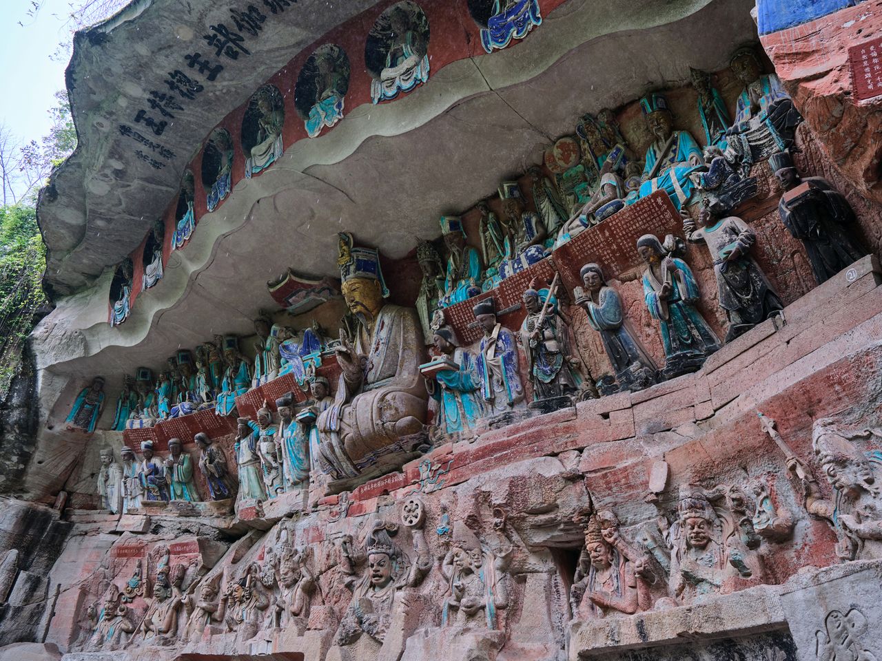 Сокровища Чунцина: экскурсия к наскальным рельефам Дацзу - индивидуальная экскурсия в Чунцине на машине гостей длительностью 6 часов с количеством участников до 12 человек цена экскурсии 240$