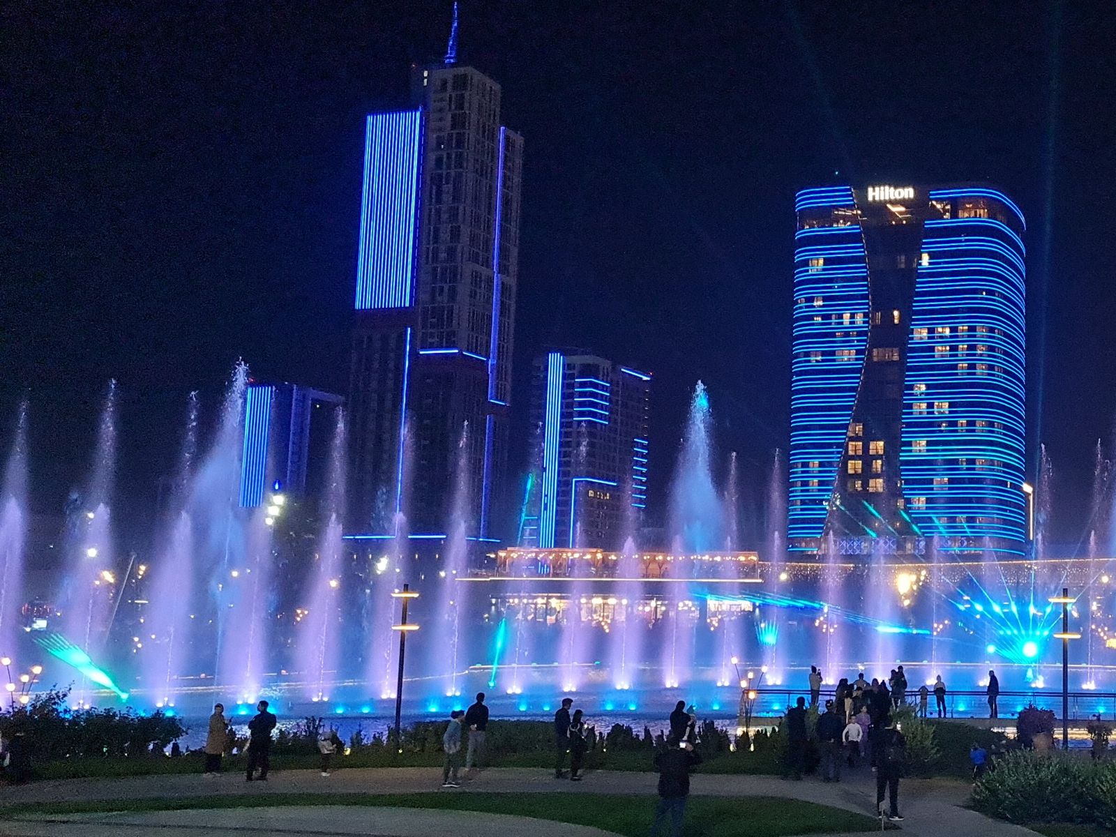 Ташкент сити-парк - современный парк с музыкальным фонтаном и "Летающим театром"