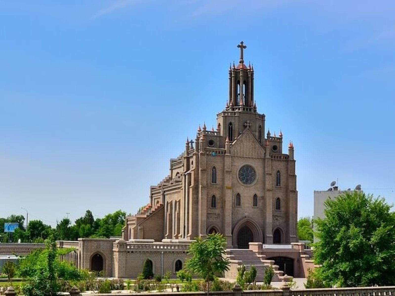 Католический собор, строительство которого началось в 1912 г. силами ссыльных польских солдат и офицеров