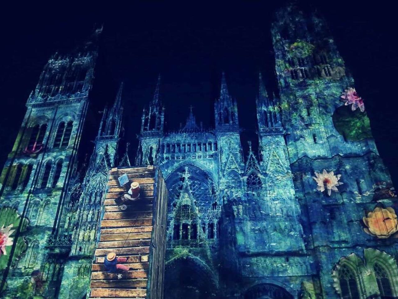 Индивидуальная обзорная экскурсия по вечернему Руану - индивидуальная экскурсия в Руане пешком длительностью 2 часа с количеством участников до 4 человек цена экскурсии 220€