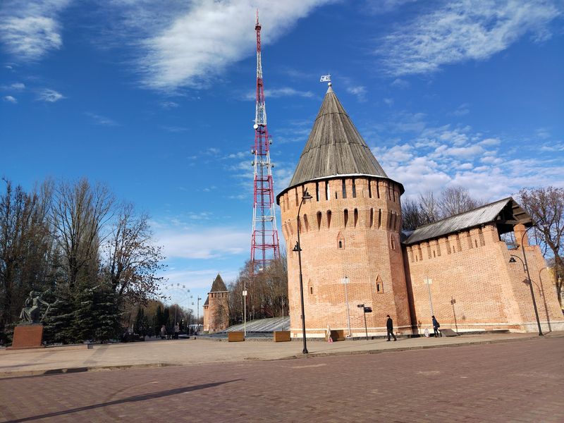Памятник зодчему Федору Коню и башня Громовая