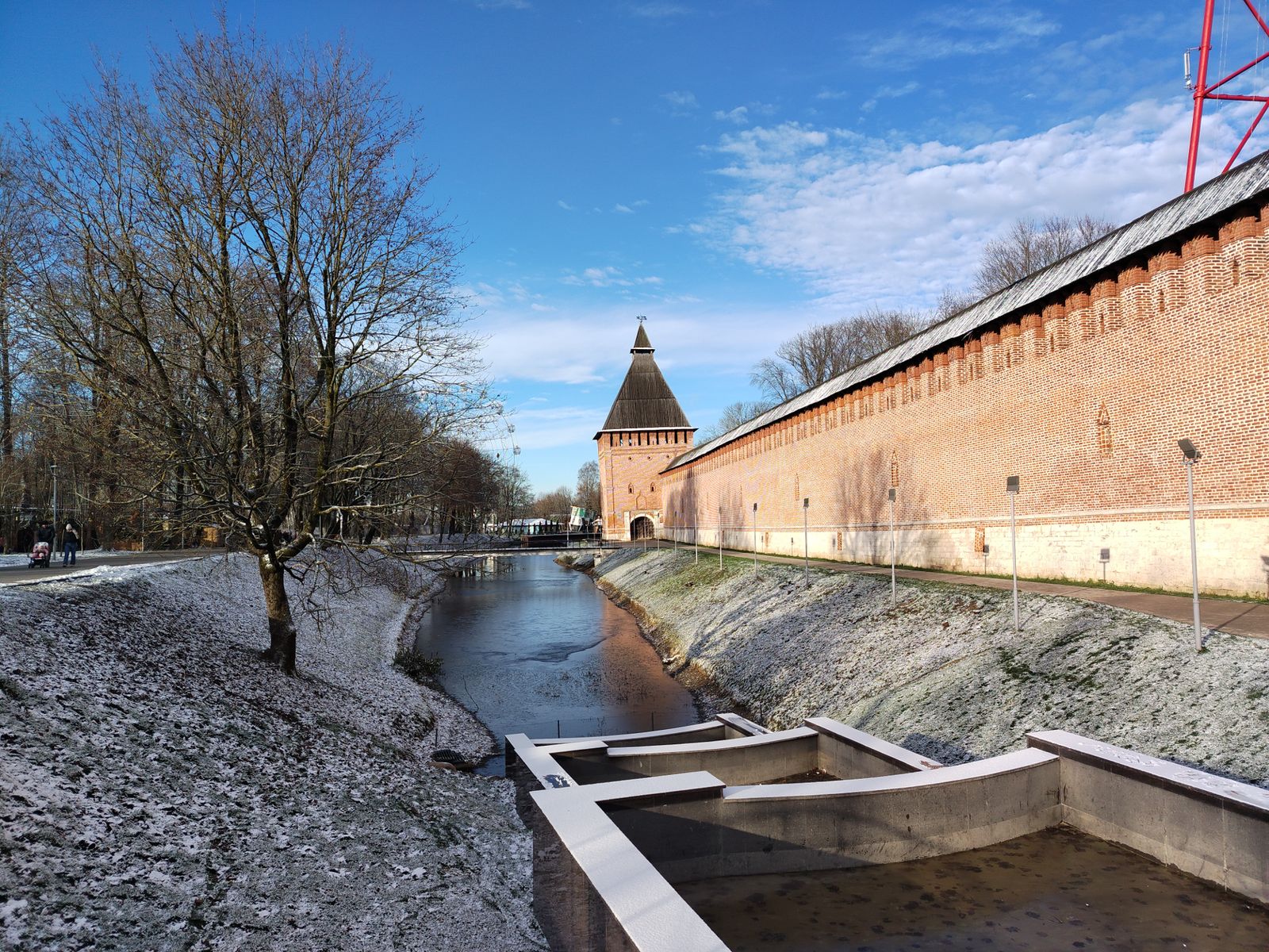 Участок стен Смоленской крепости и башня Копытенские ворота