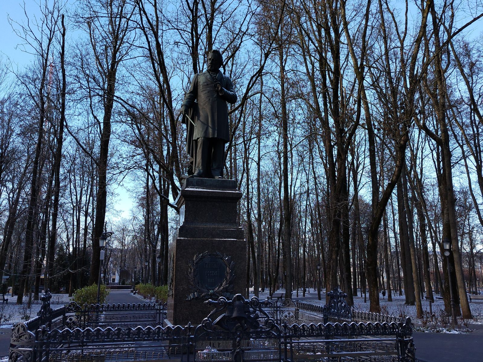 Памятник композитору Михаилу Глинке в саду Блонье