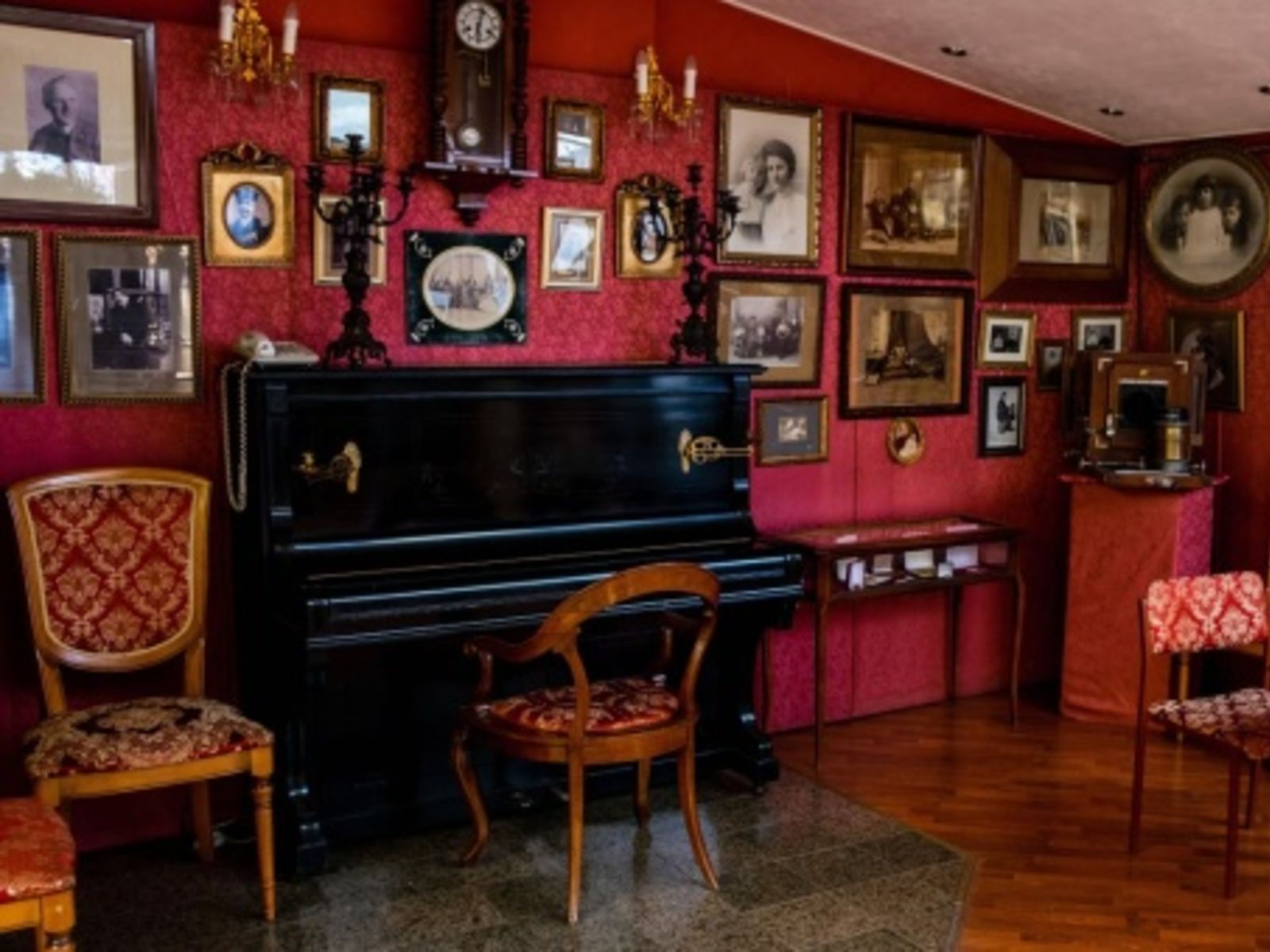 Старинный фотосалон и смотровая в нём на Невском