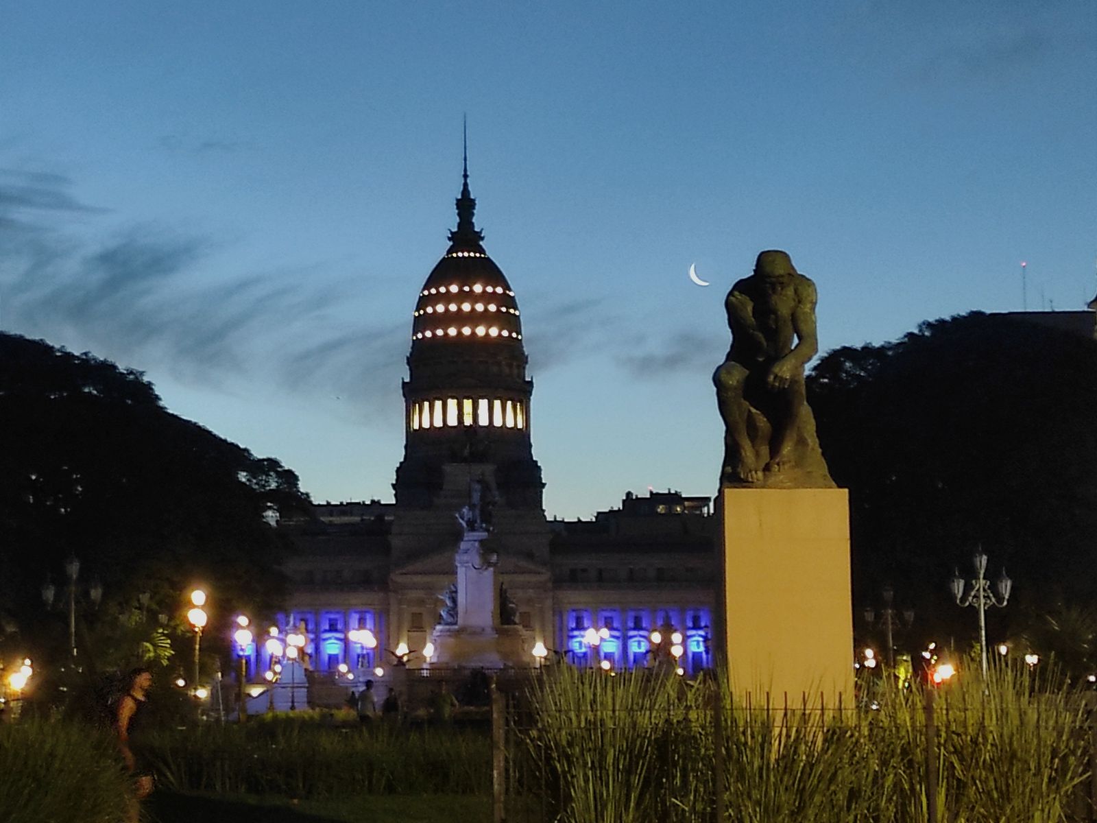 Площадь Конгресса и «Мыслитель» Родена