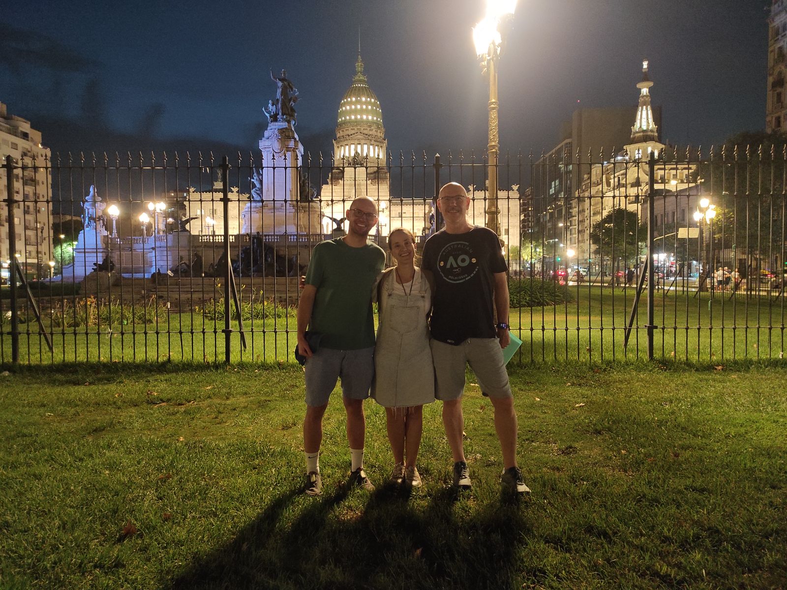 Площадь Конгресса и монумент Двум конгрессам