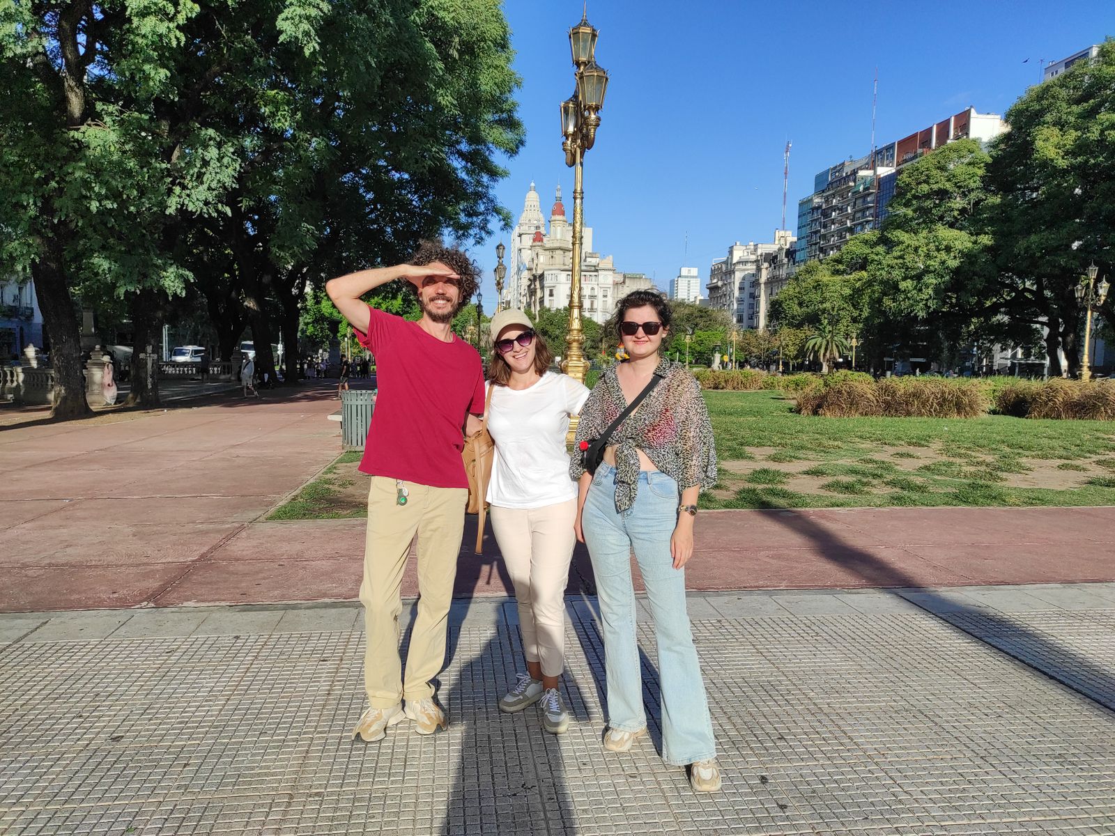 На фоне Паласио Бароло и Inmobiliaria