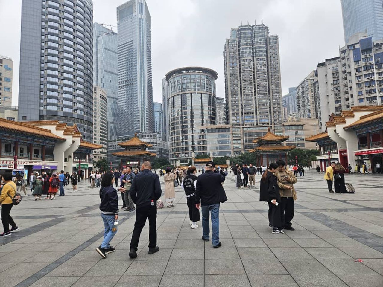 Индивидуальный 2-дневный обзорный тур по Чэнду и Чунцину - индивидуальная экскурсия в Чэнду длительностью более 12 часов с количеством участников до 5 человек цена экскурсии 2090$