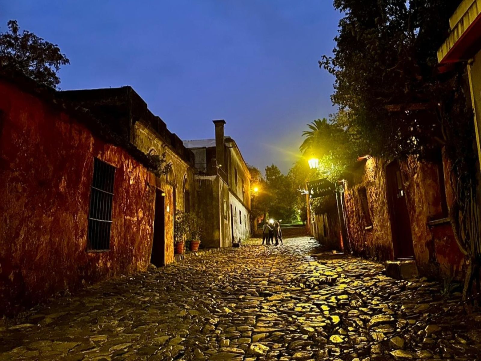 Улица Вздохов, где каждая легенда звучит по-своему правдоподобно 