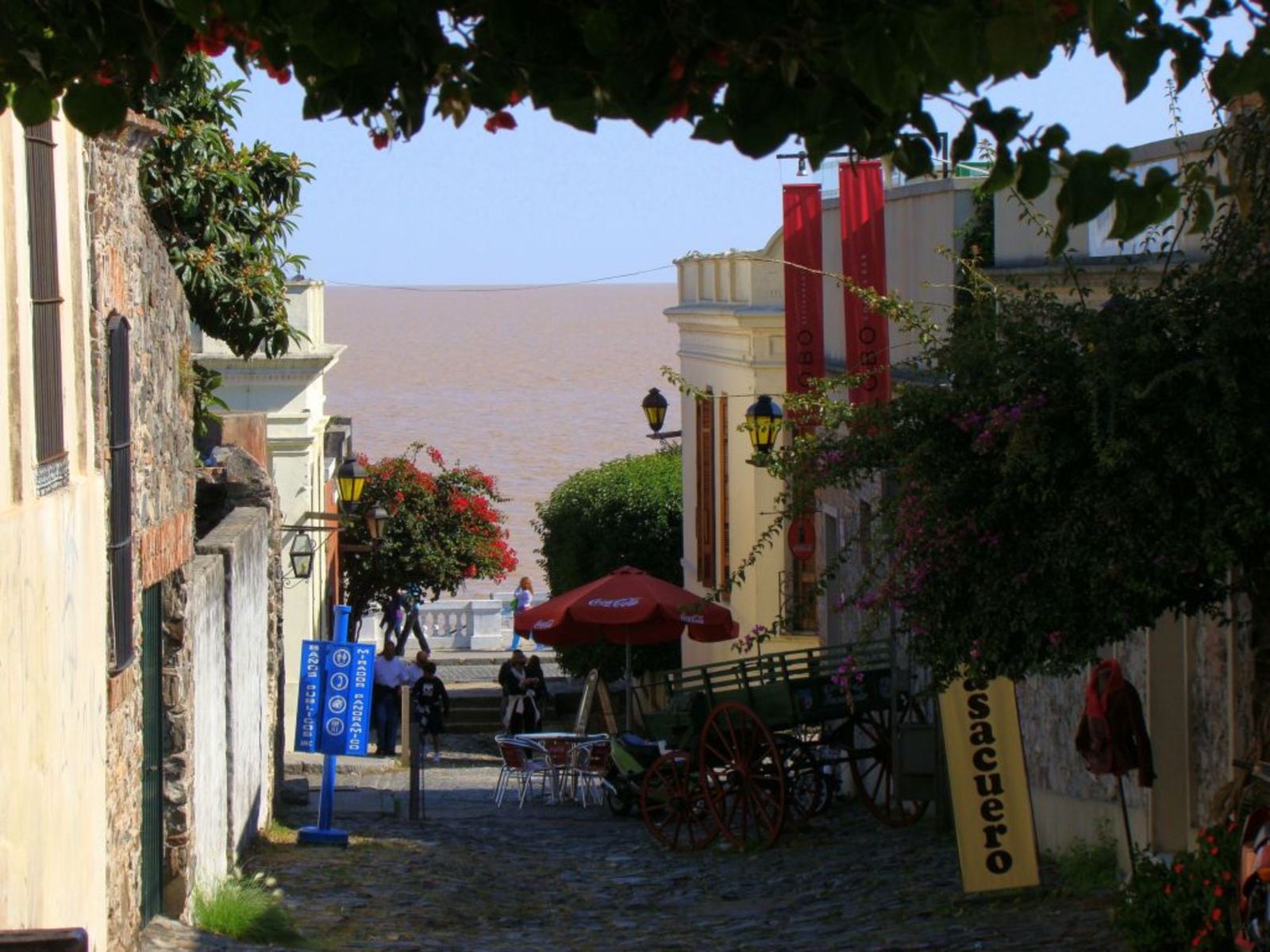 Каждый камень, каждый уголок, каждая тень и каждый фонарный столб рассказывают свою историю 