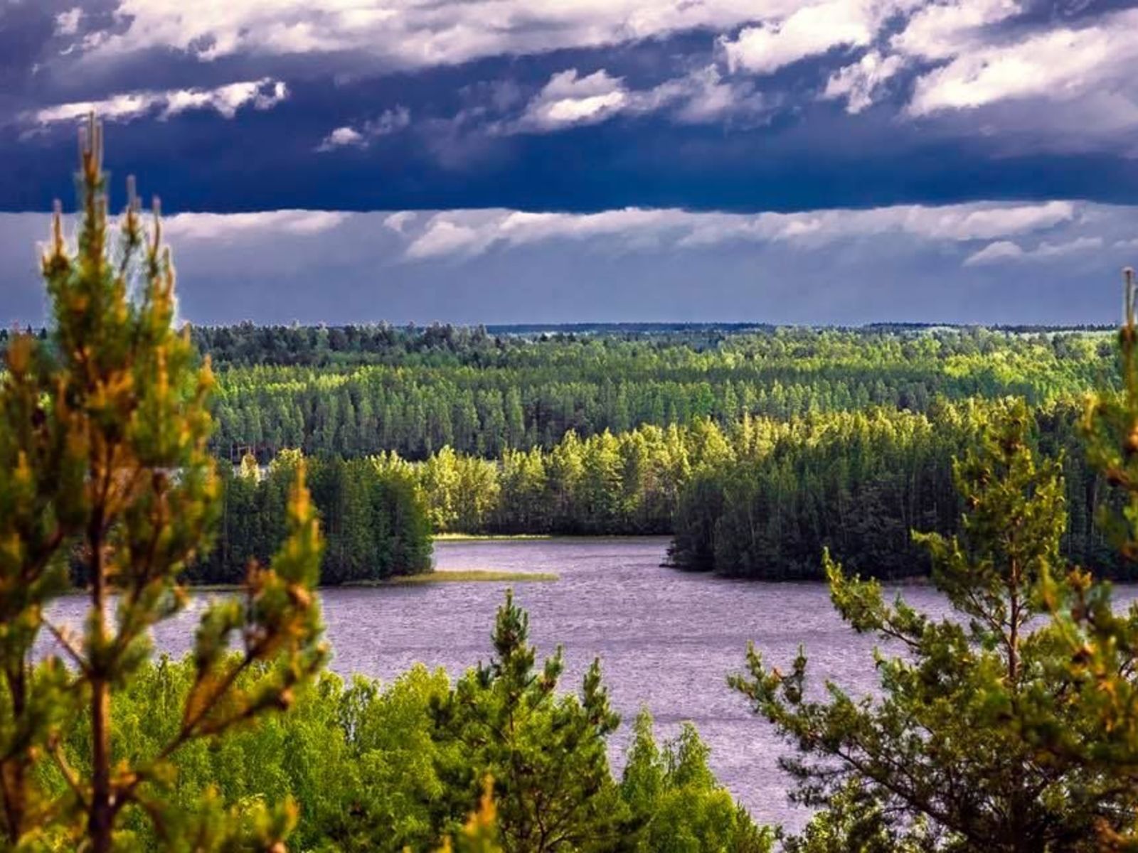 Панорамный вид, открывающийся с горы Сампо 