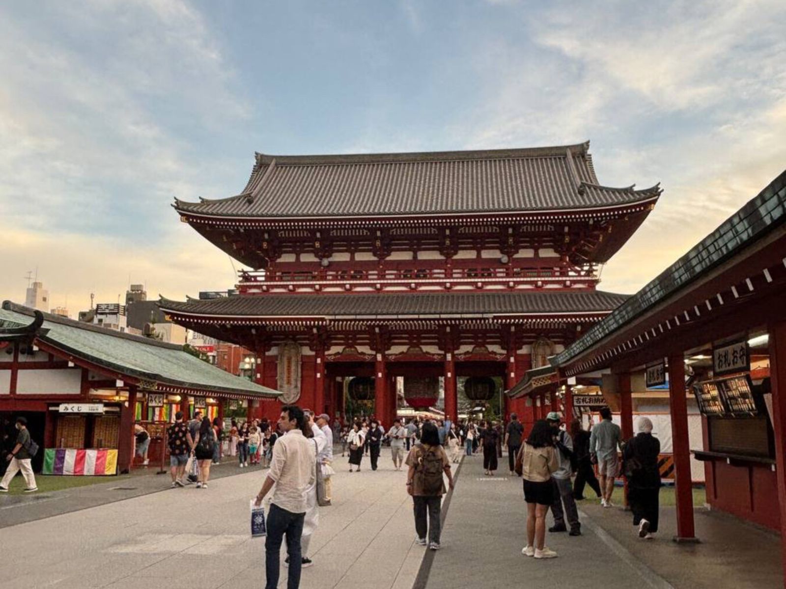 Храм богини милосердия Каннон в районе Асакуса 