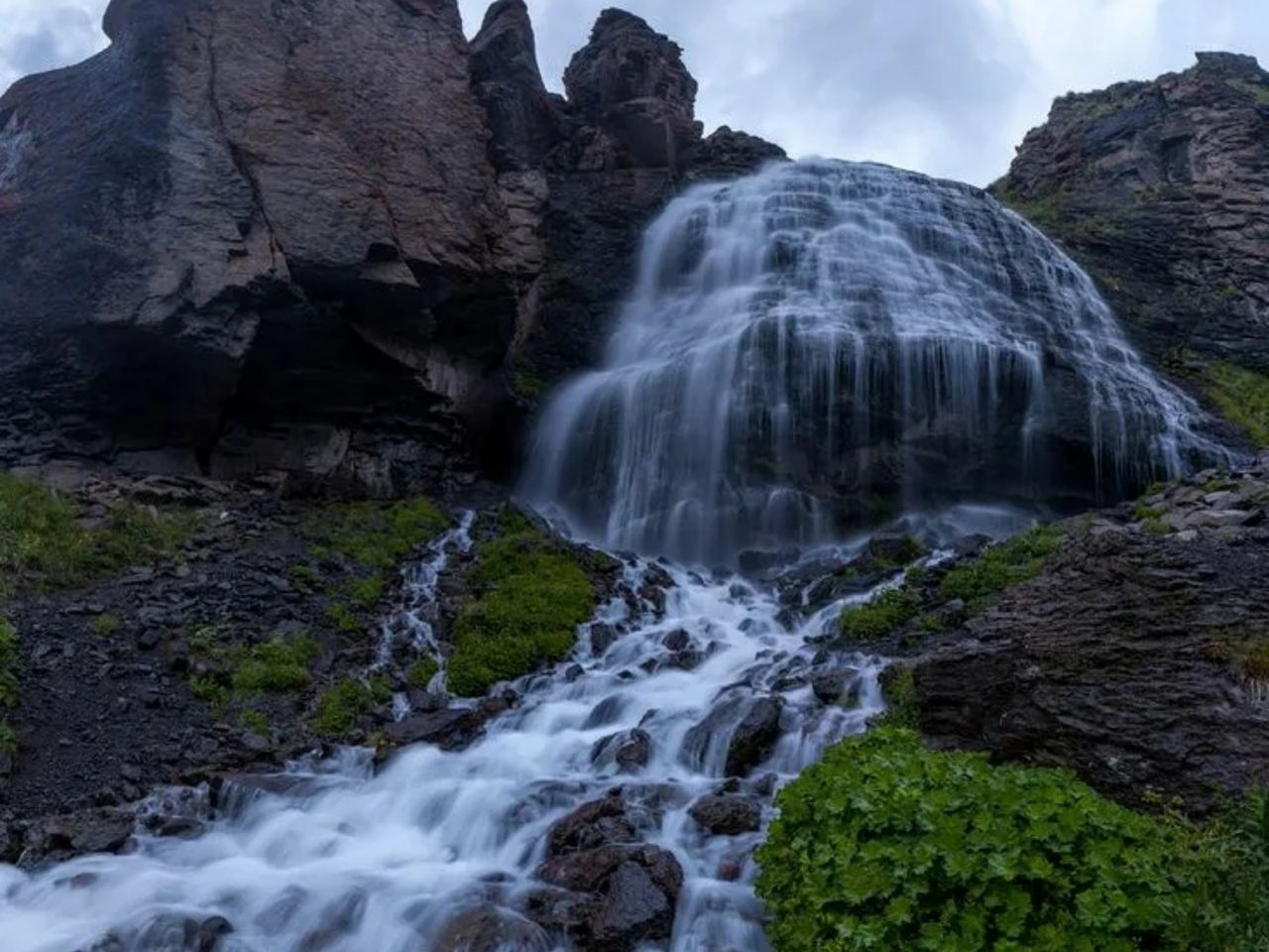 Групповая экскурсия в Кабардино-Балкарию: дорога в сердце гор - групповая экскурсия в Кисловодске на машине гида длительностью 10 часов с количеством участников до 6 человек цена экскурсии 5000₽