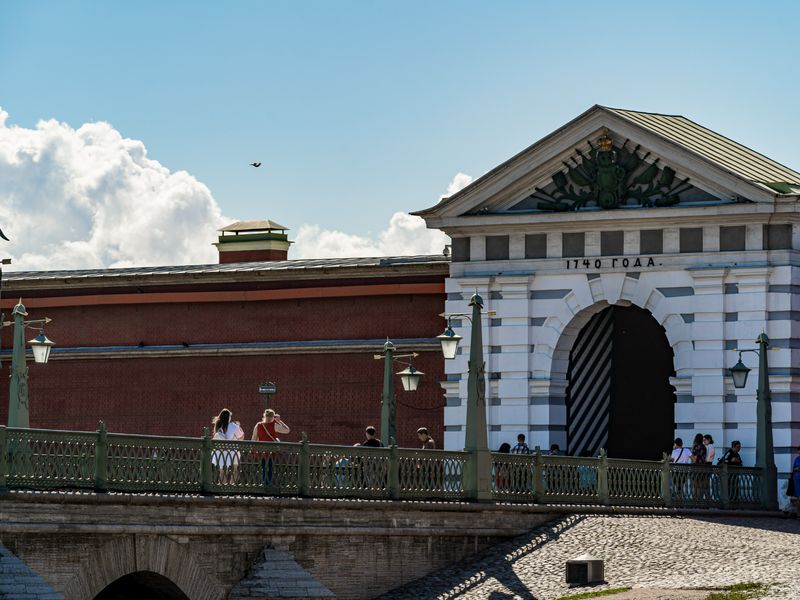 Обзорная экскурсия в Петропавловской крепости: мифы и реальность - индивидуальная экскурсия в Санкт-Петербурге пешком длительностью 2 часа с количеством участников до 10 человек цена экскурсии 4700₽