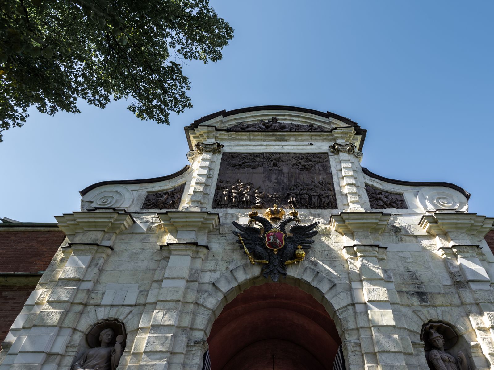 Петровские ворота