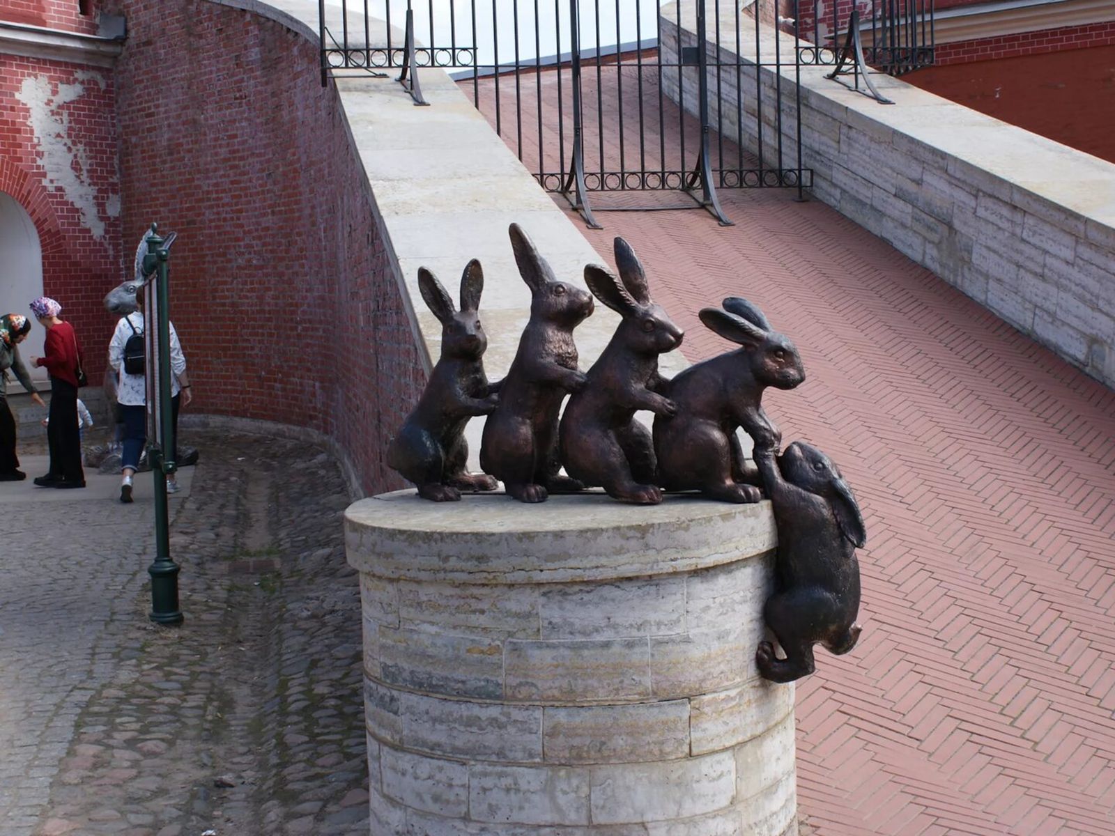 На Заячьем острове, конечно, живут зайцы