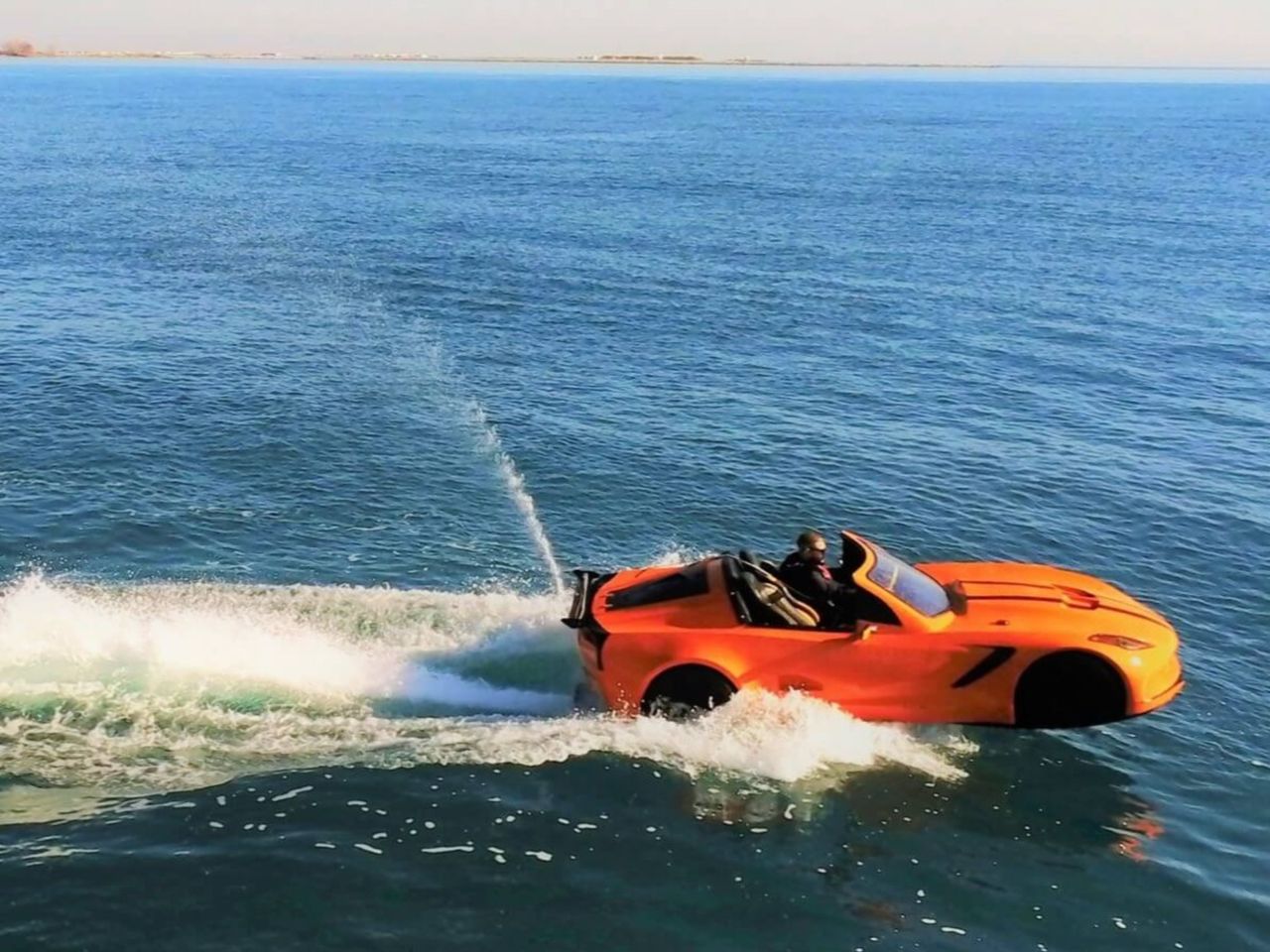 Аренда реактивного автомобиля на воде: jet car в Дубае - индивидуальная экскурсия в Дубае длительностью 30 минут с количеством участников до 2 человек цена экскурсии 180$