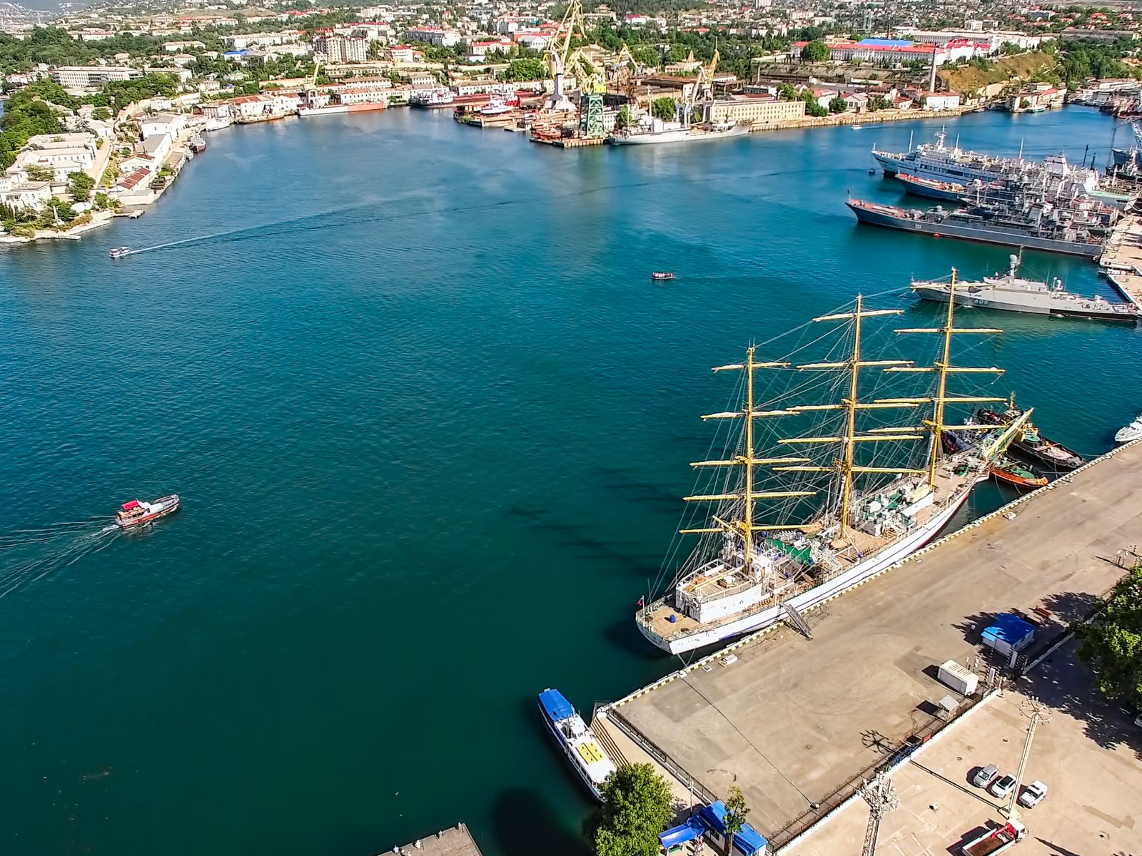 Панорама города-героя