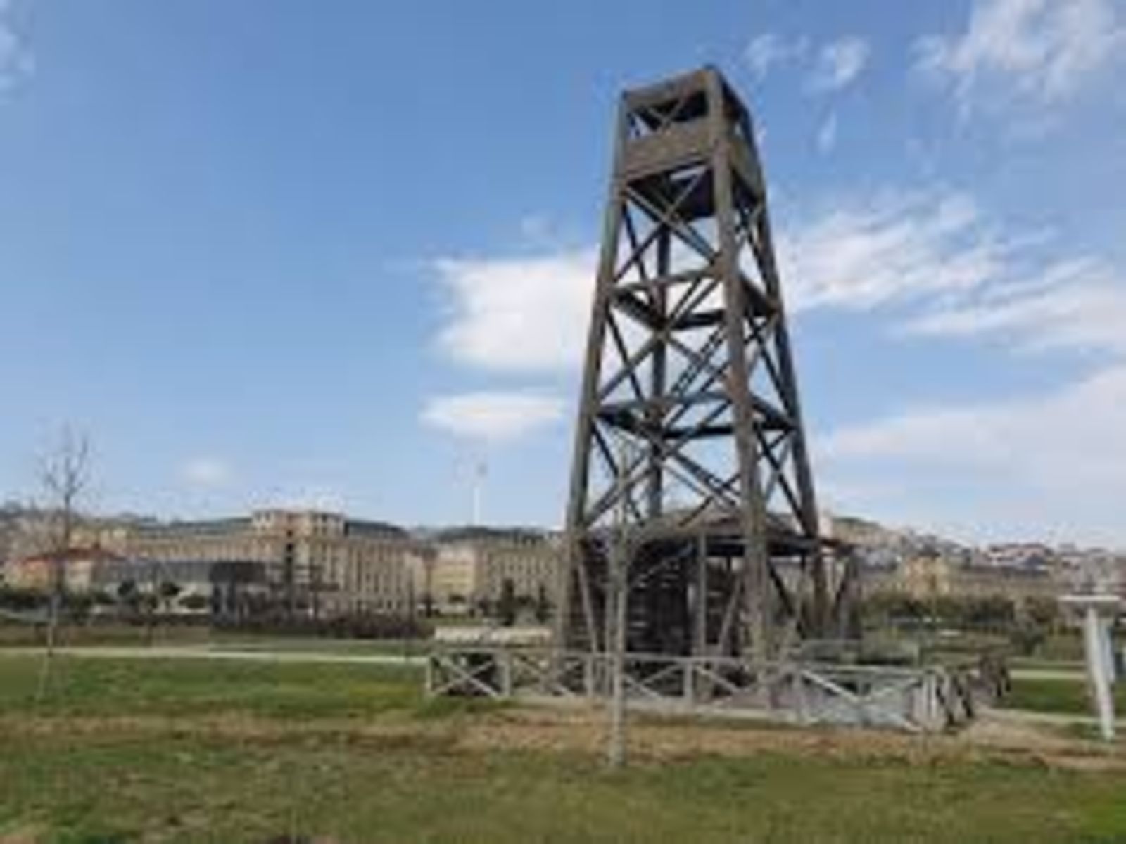 Историческая нефтяная скважина в Баку