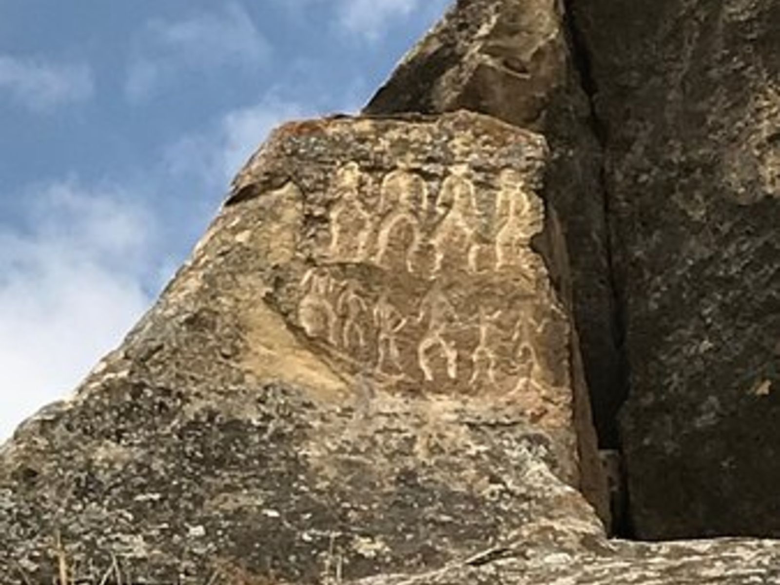 Древние наскальные рисунки Гобустана