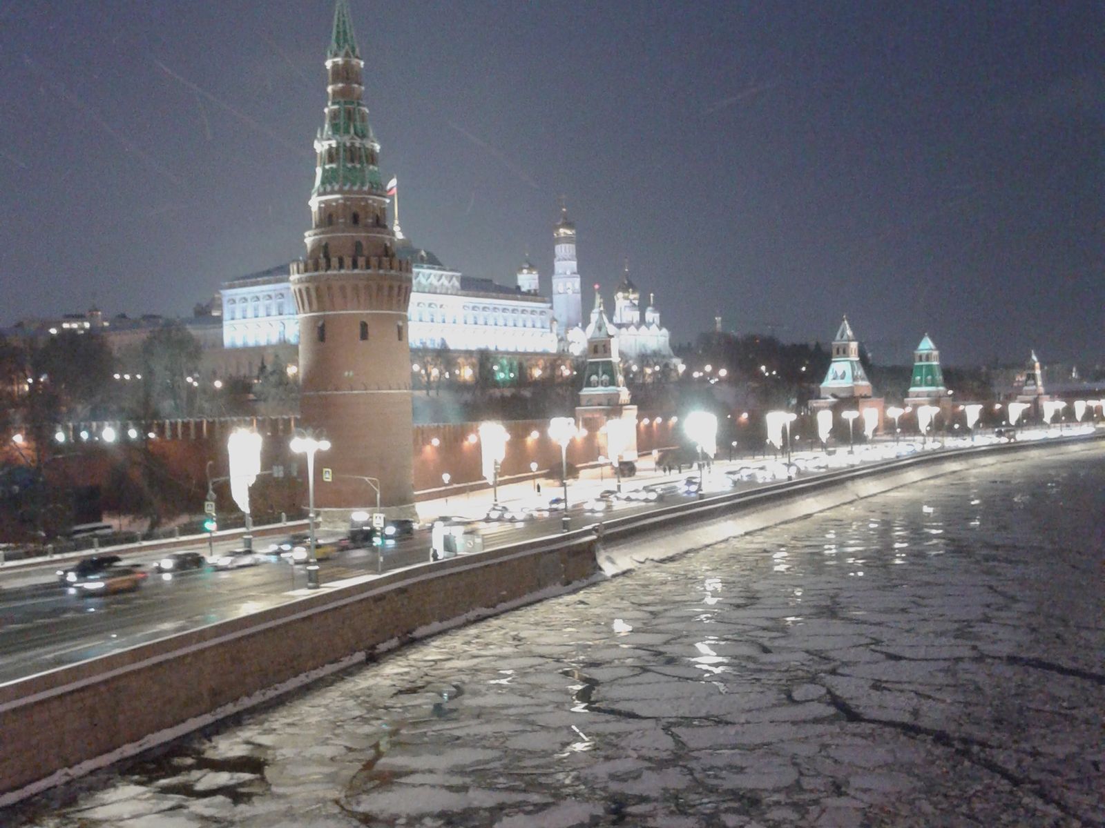 Водовзводная башня Кремля, Большой Кремлевский дворец