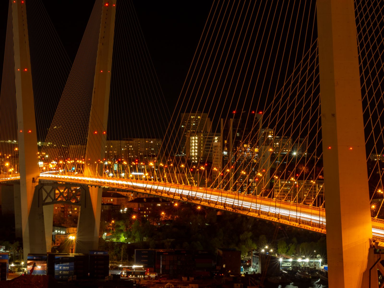 Вид на Золотой мост с фуникулера