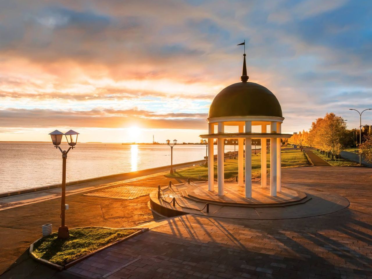 Обзорная экскурсия "Здравствуй, Петрозаводск — столица Карелии" - индивидуальная экскурсия в Петрозаводске пешком длительностью 2.5 часа с количеством участников до 4 человек цена экскурсии 5500₽