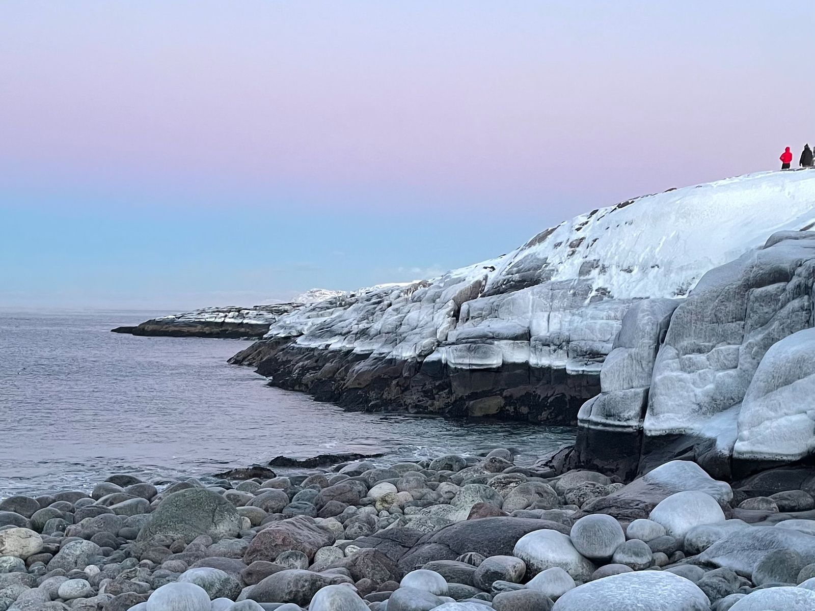 Пляж с крупной галькой