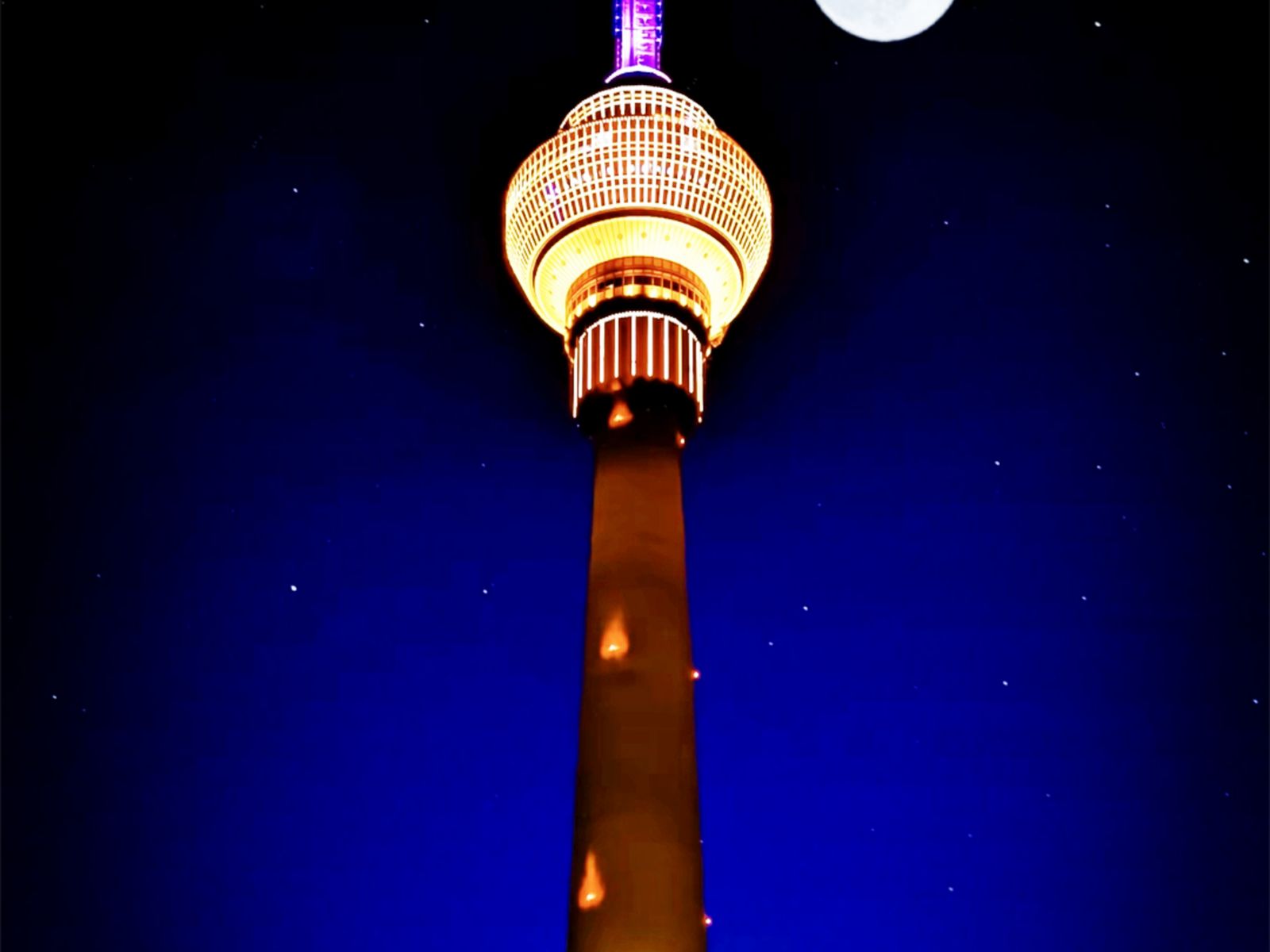 Пекинская телебашня вечером