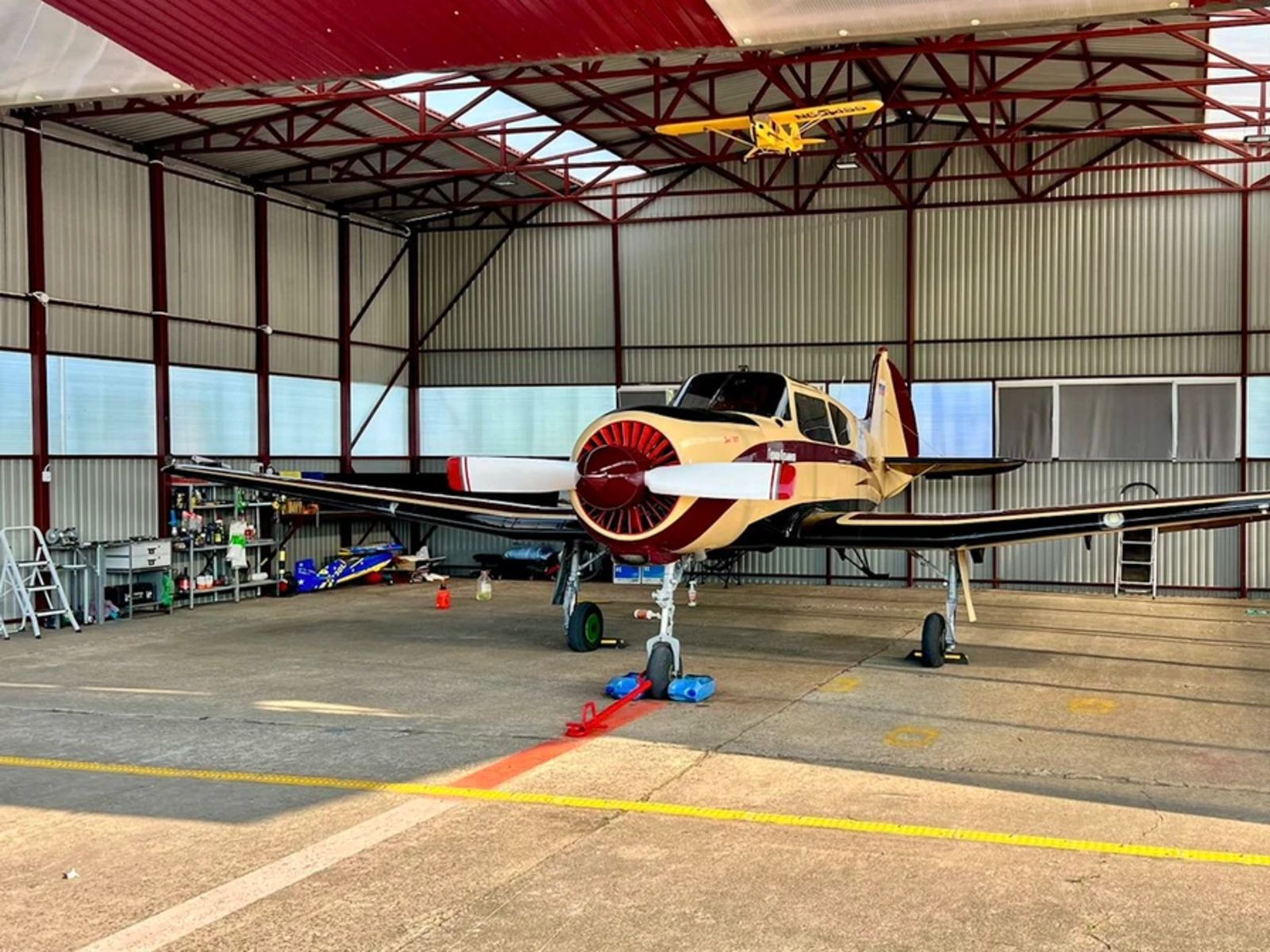 "Птичка" в ангаре, подготовка к полёту