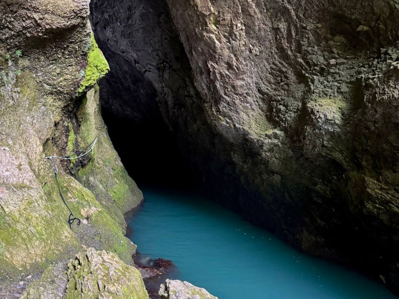 Вода и камень