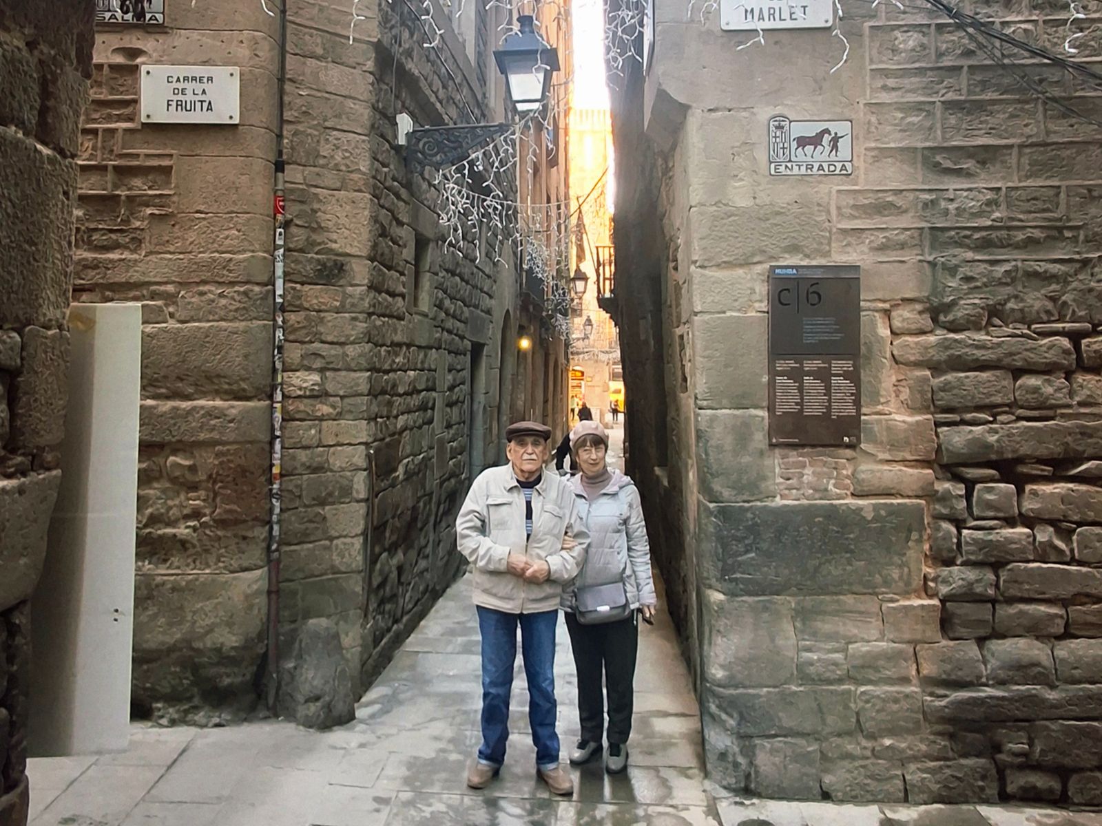 В узких каменных улочках Готического квартала