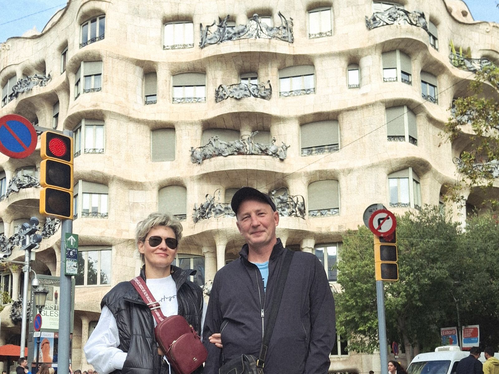 У Дома Мила - последнего творения Гауди...