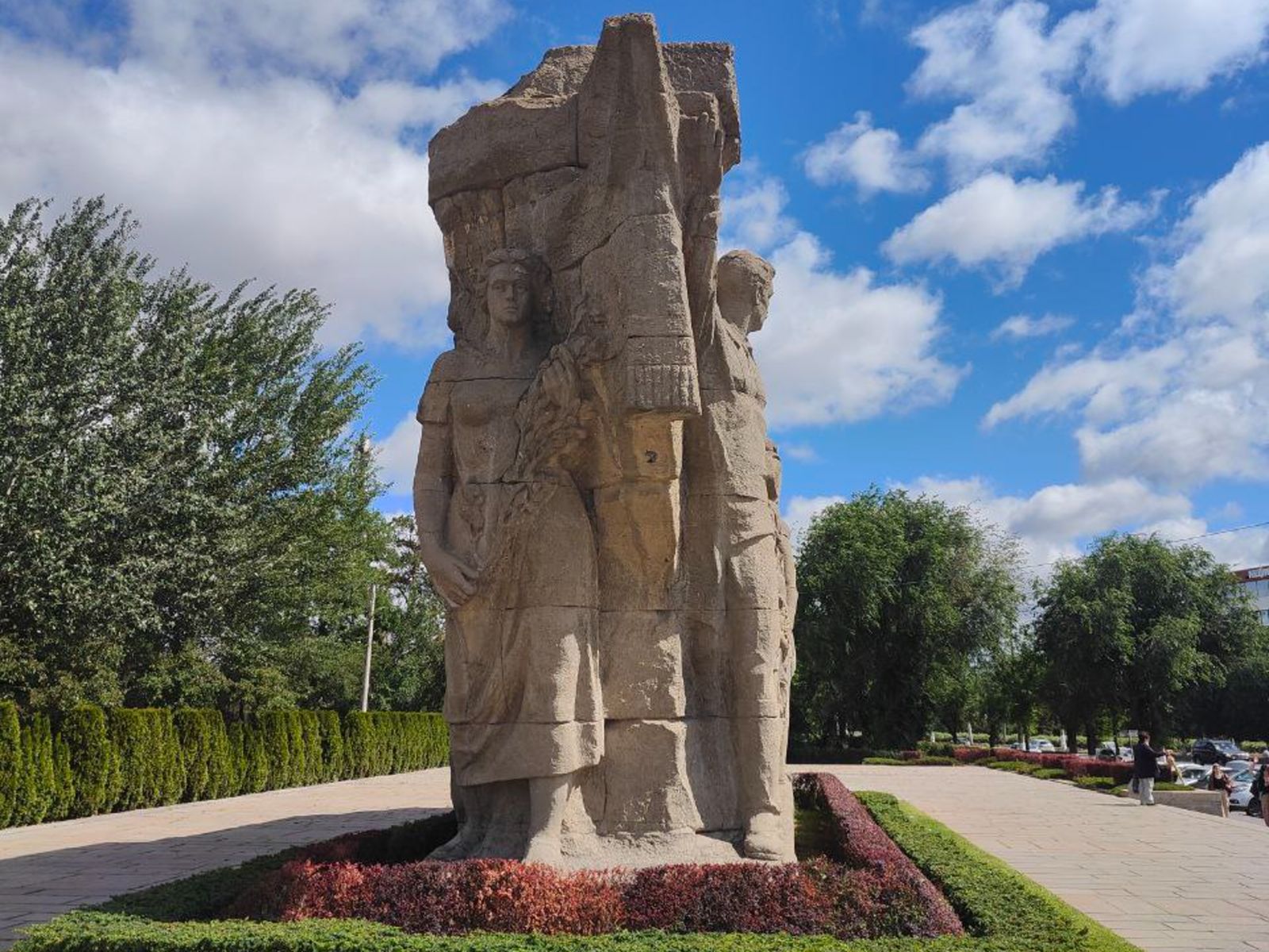 Вводная скульптурная композиция "Память поколений", Мамаев курган