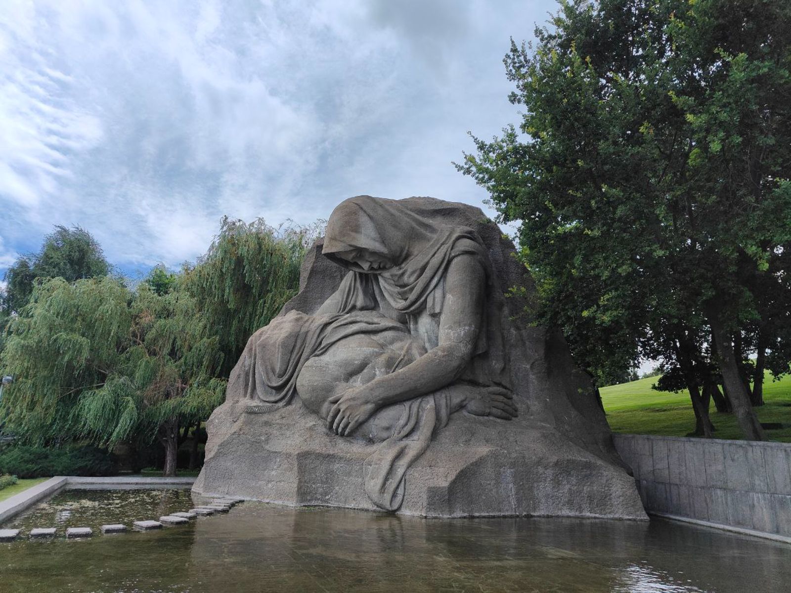 Скульптура "Скорбящая мать", Мамаев курган