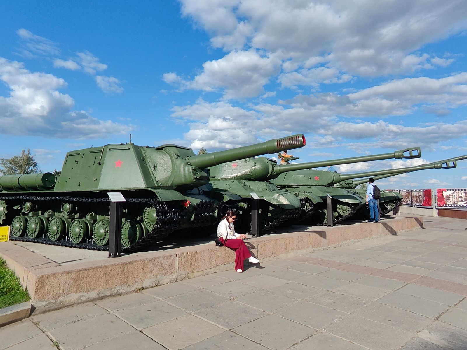 Тяжелые танки в составе экспозиции "Оружие Победы"