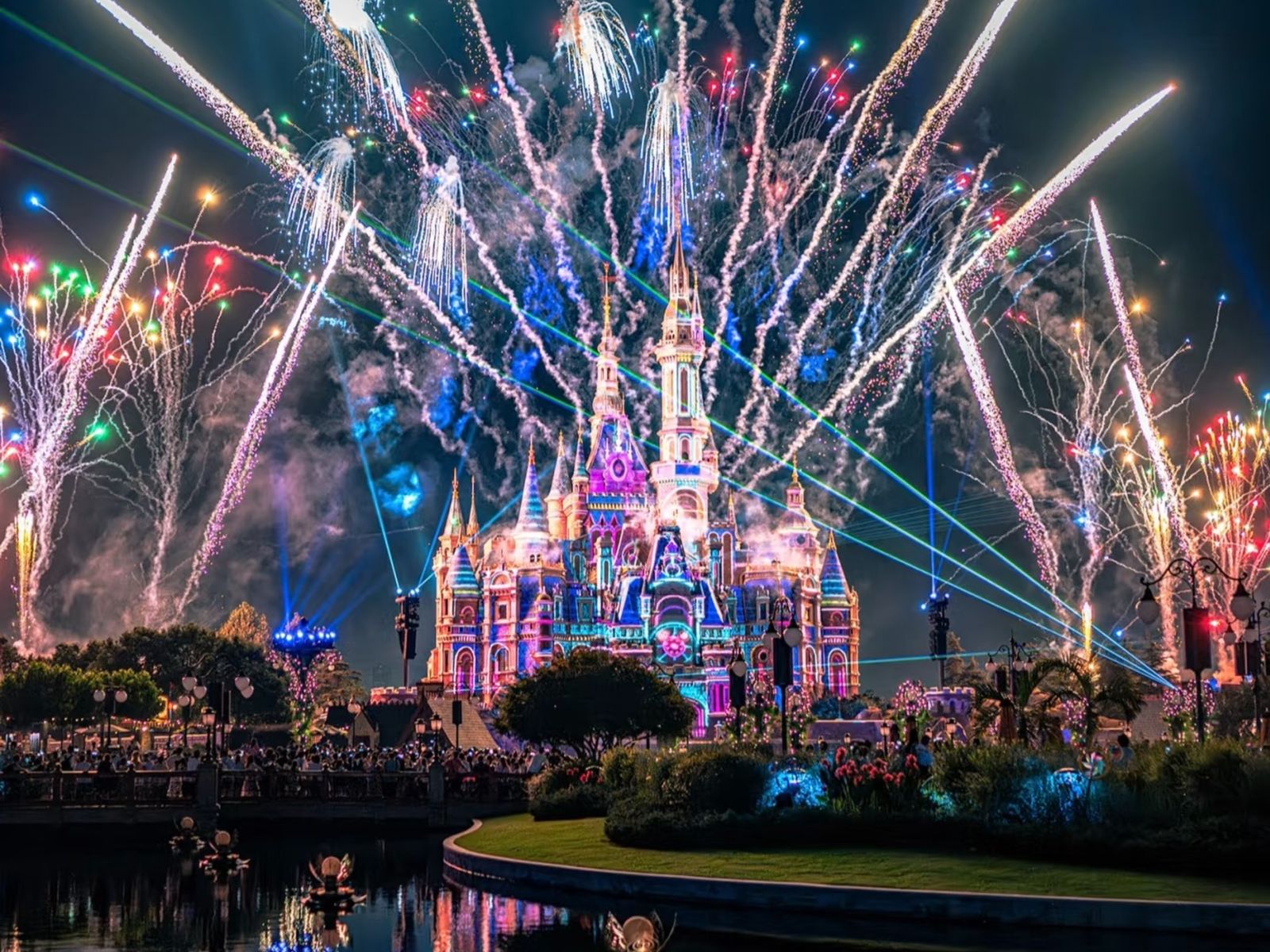 Ночное шоу «Сияющая мечта»