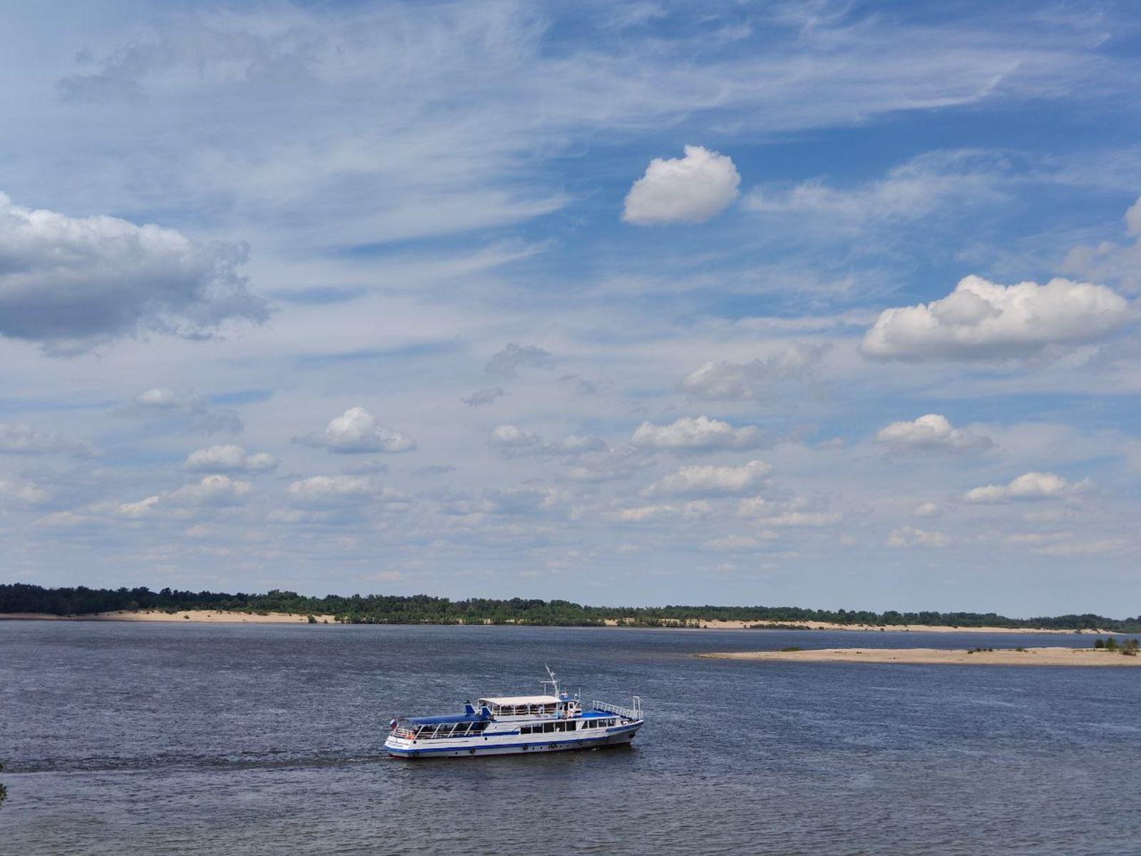 Вид на самый большой речной остров в Европе