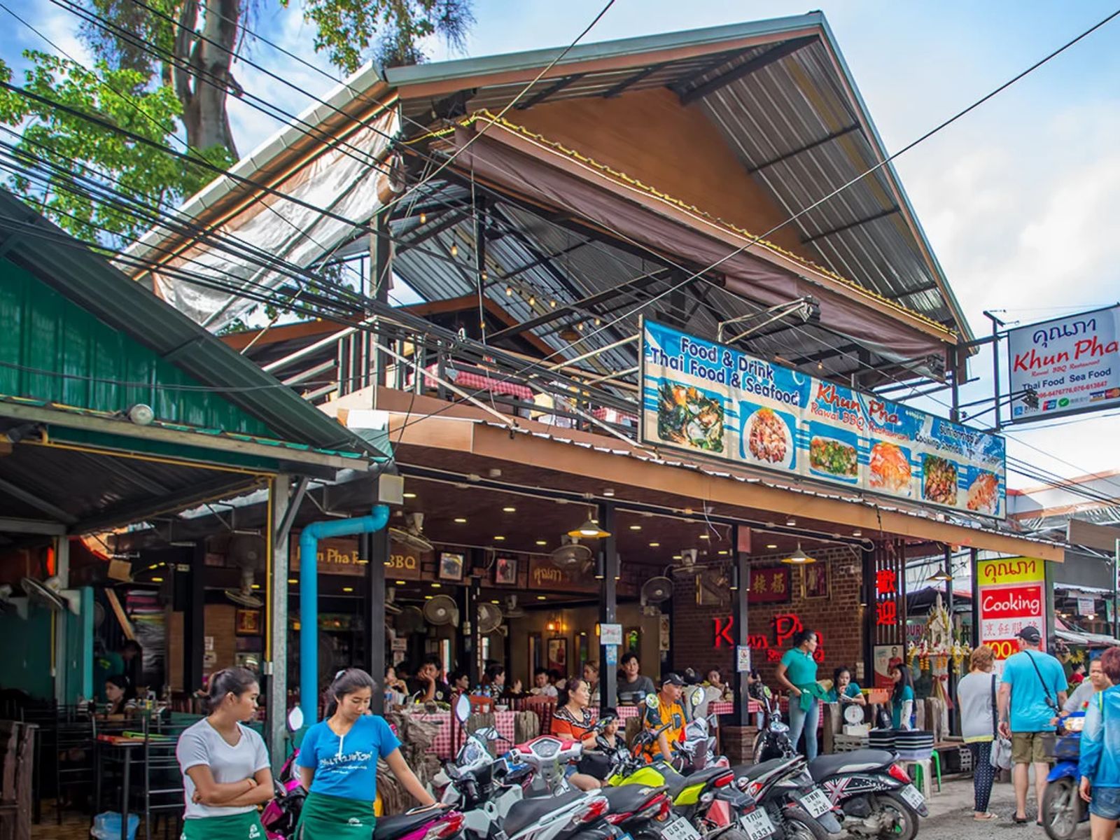 Рынок морских цыган на пляже Раваи