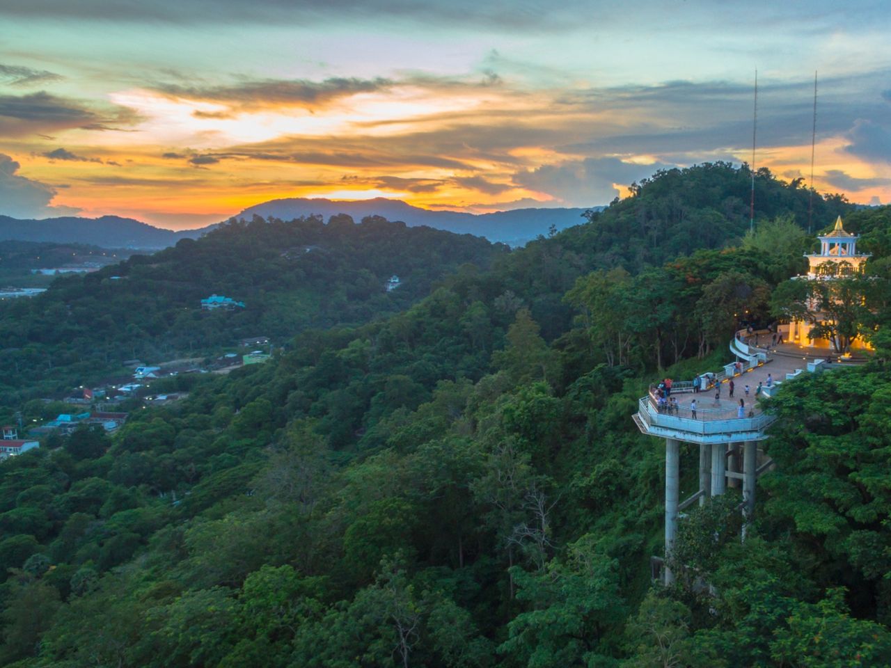 Обзорная экскурсия-конструктор "Остров Пхукет по твоим правилам" - индивидуальная экскурсия на Пхукете на машине гида длительностью 5 часов с количеством участников до 10 человек со скидкой 10% цена экскурсии 225$