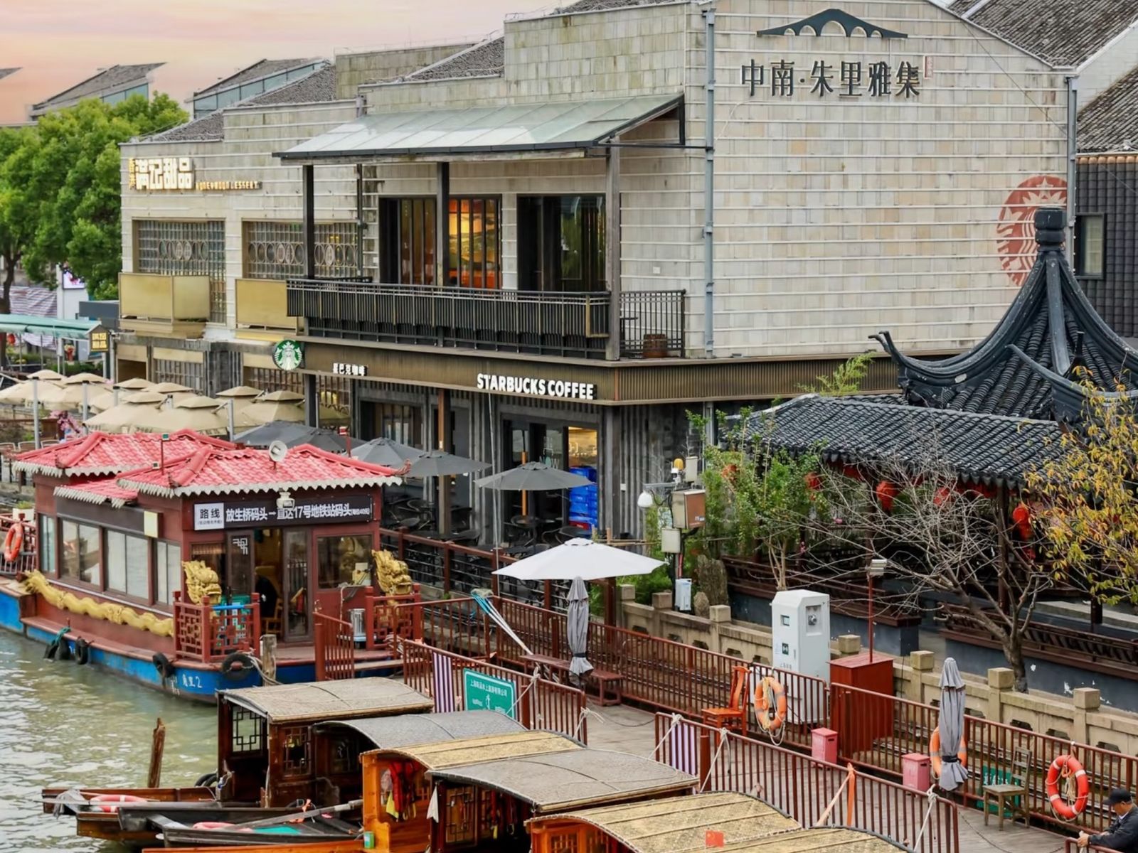 Старый город и кафе