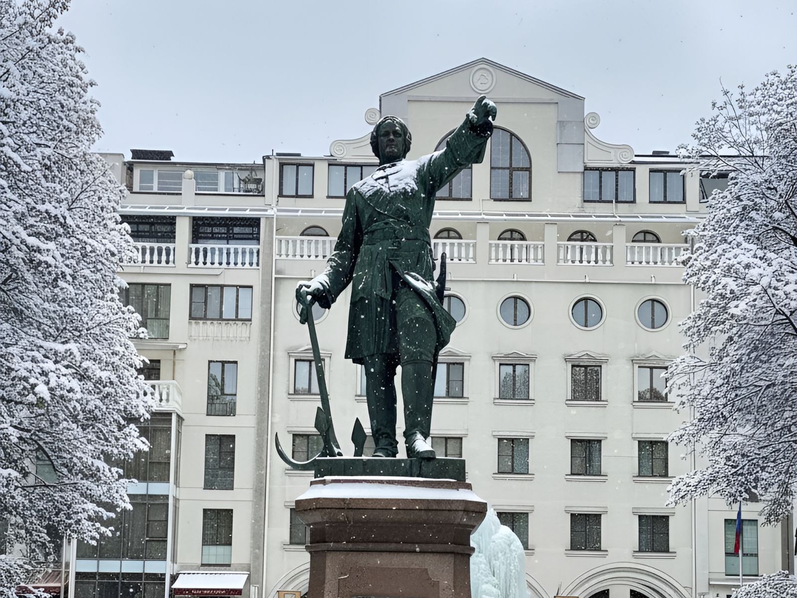 Памятник Петру I