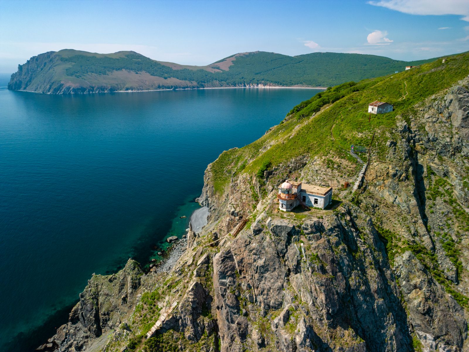 Маяк острова Аскольд с высоты птичьего полёта